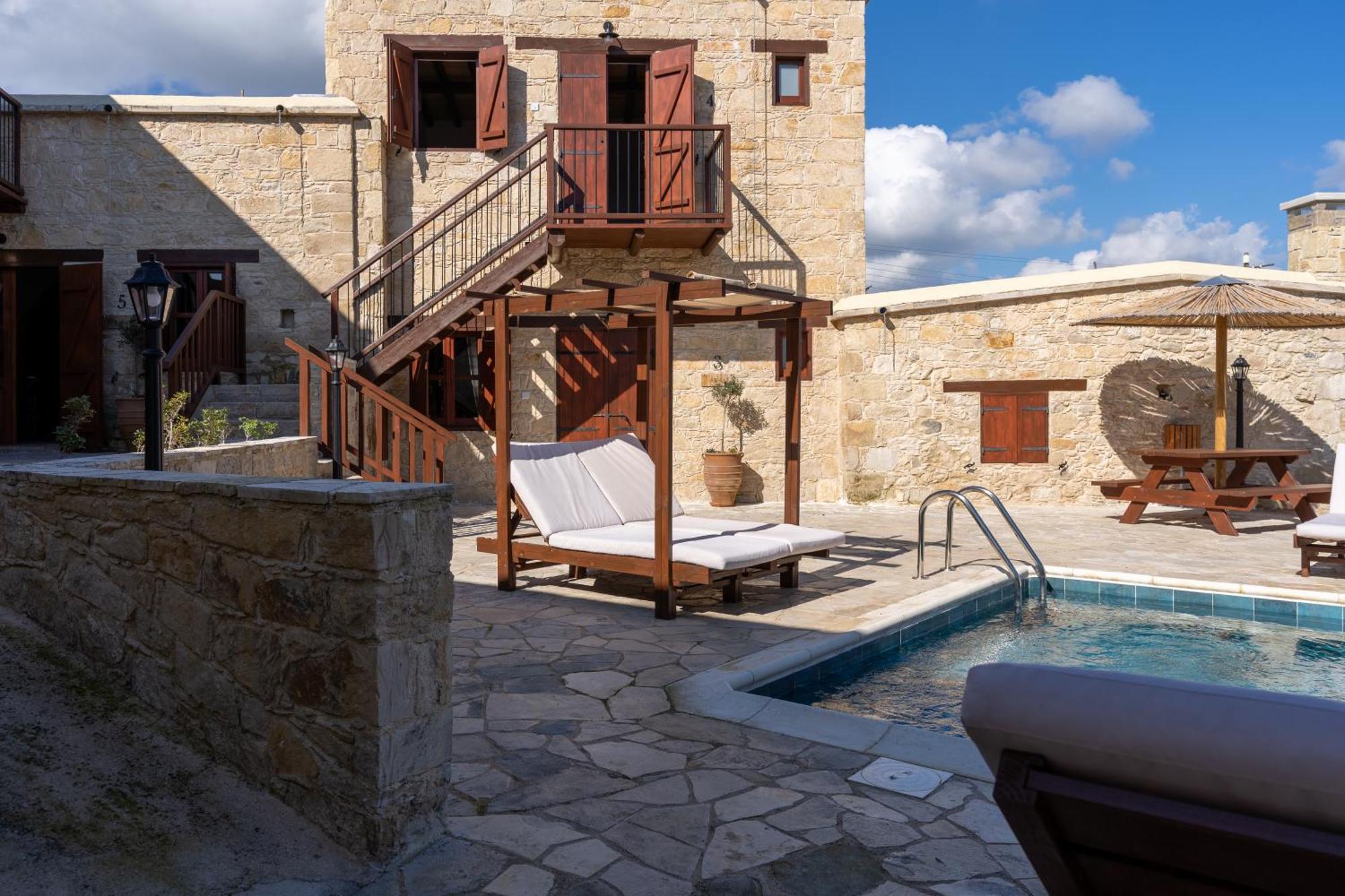 Stone Court Boutique Studios Miliou Exterior photo