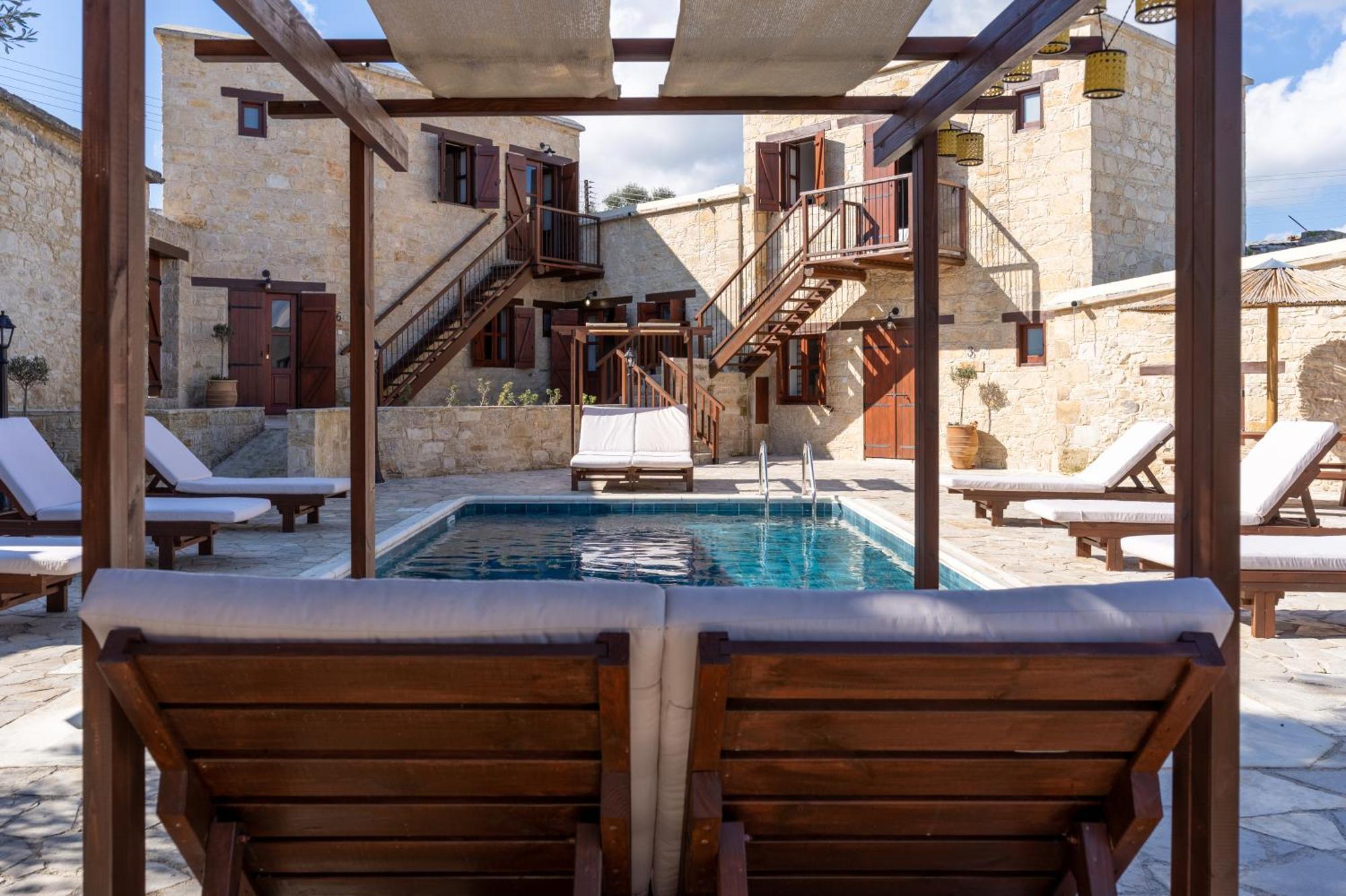 Stone Court Boutique Studios Miliou Exterior photo