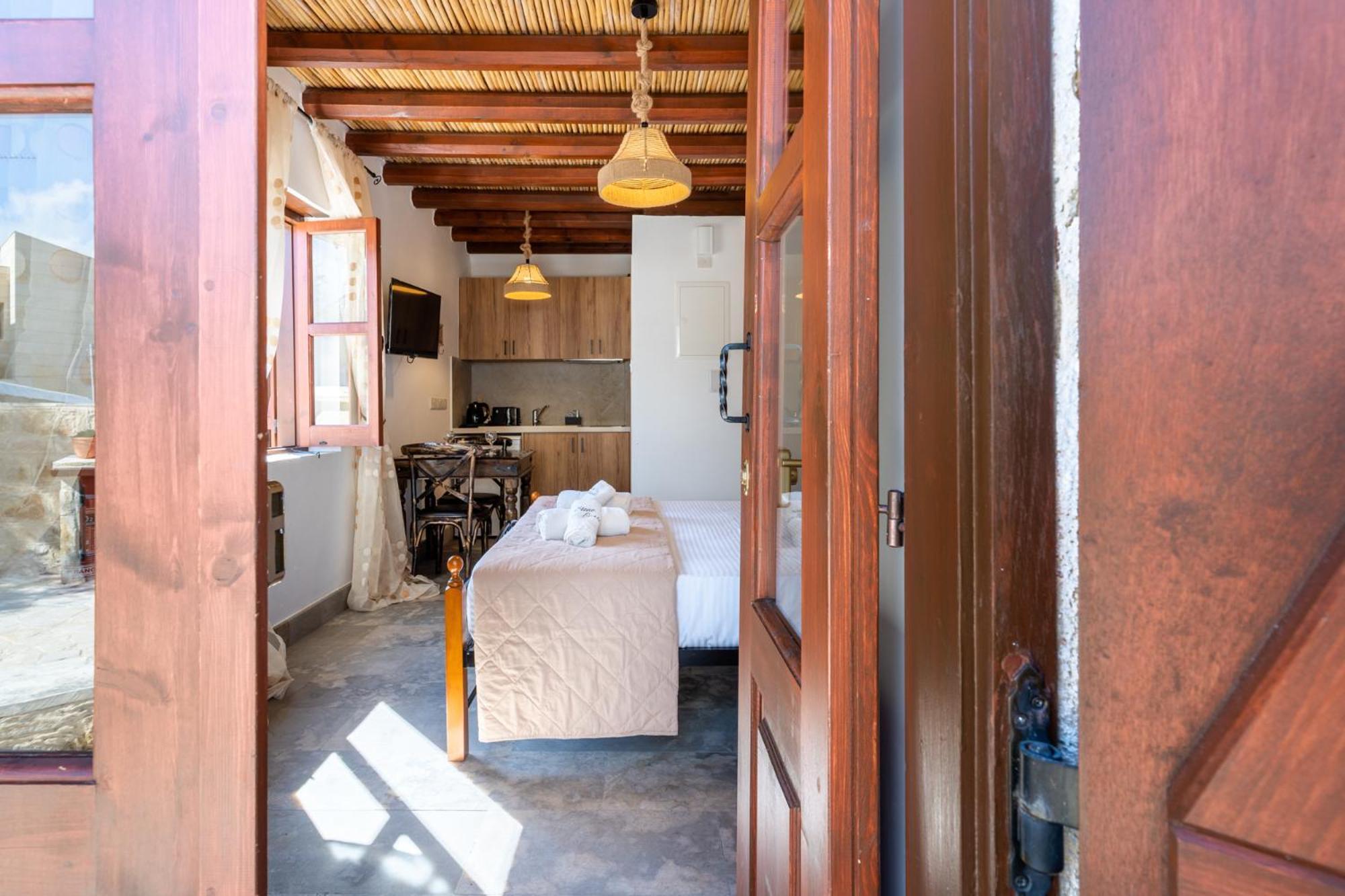 Stone Court Boutique Studios Miliou Exterior photo